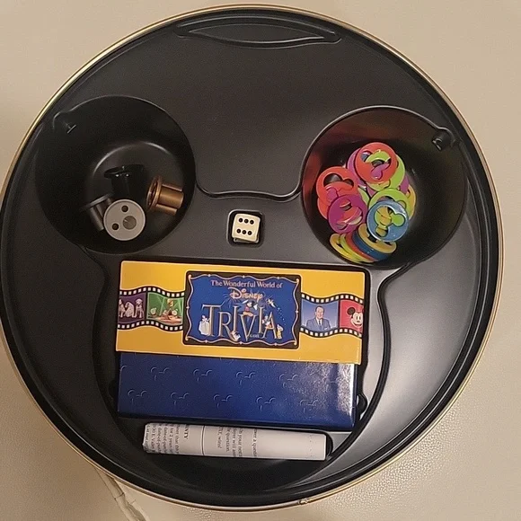 Disney Trivia tin set and extra packs - Picture 5 of 10